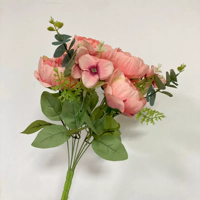 Din ce materiale sunt făcute florile artificiale?